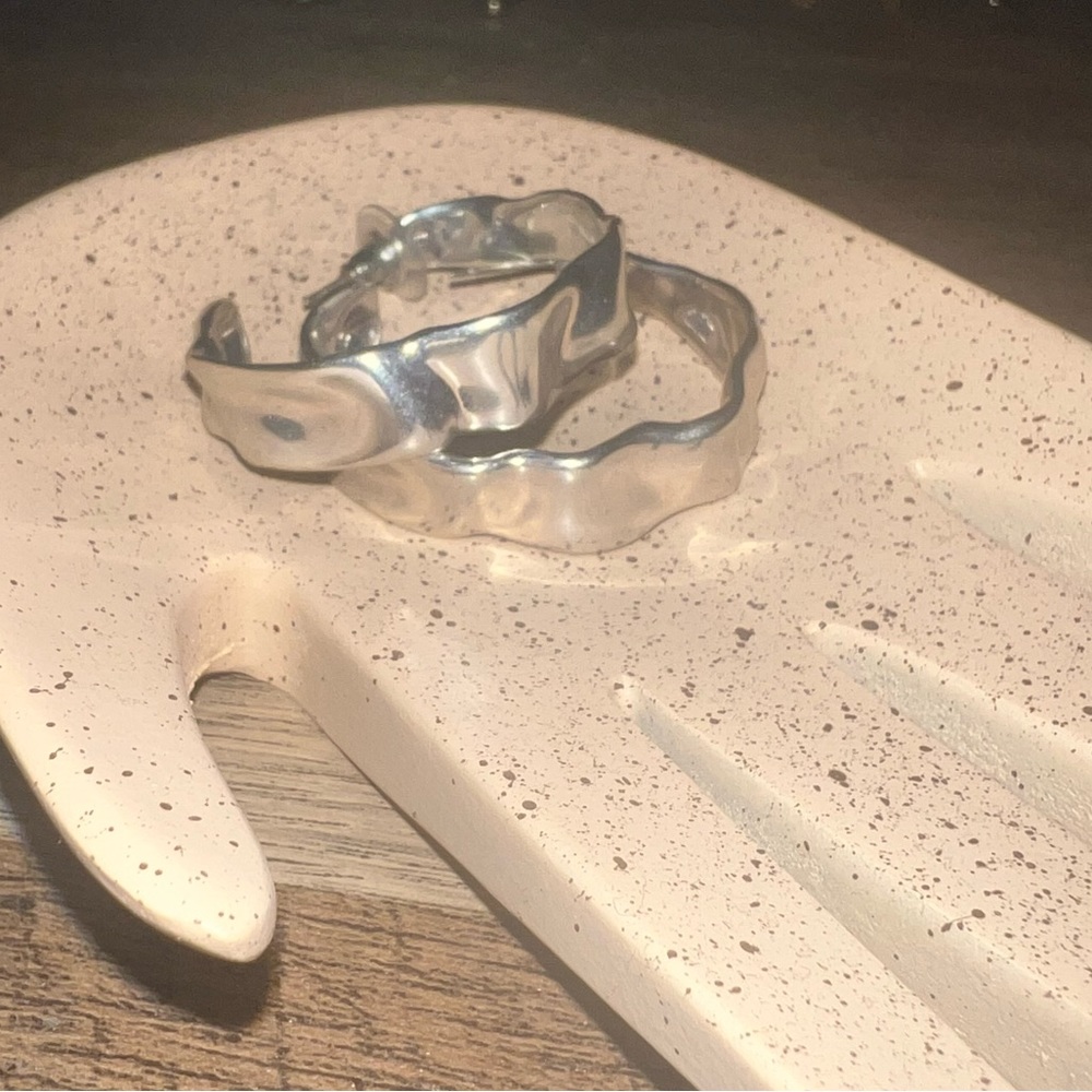 Kendra Scott Holland Hoop Earrings in Vintage Silver